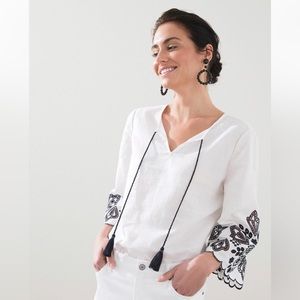 Size 2 (Large) Chicos Cutwork Sleeve Linen Blend Top